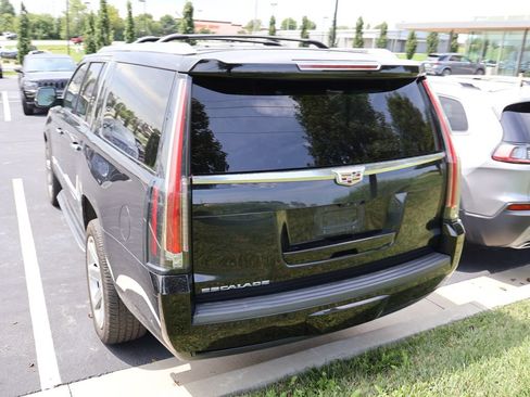 Used 2020 Cadillac Escalade ESV Luxury AWD/4WD image 13