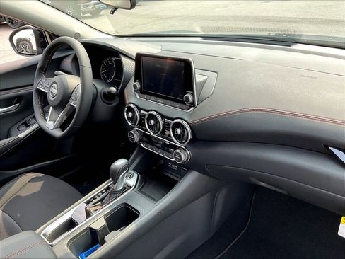 Used 2025 Nissan Sentra SR w/ Trunk Package image 10