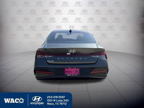 Used 2025 Hyundai Elantra SEL image 13