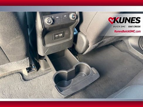 Used 2023 GMC Acadia SLE image 9