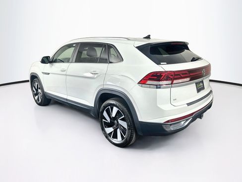 Used 2025 Volkswagen Atlas Cross Sport SE FWD image 5