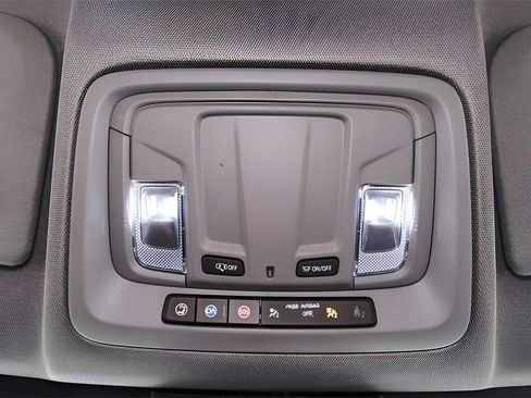 Used 2025 GMC Sierra 1500 Elevation image 18