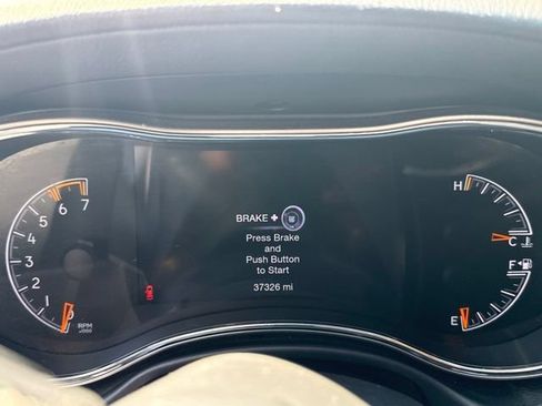 Used 2020 Jeep Grand Cherokee Overland AWD/4WD image 9