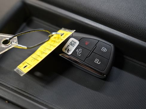 Used 2024 GMC Sierra 2500 SLE image 30