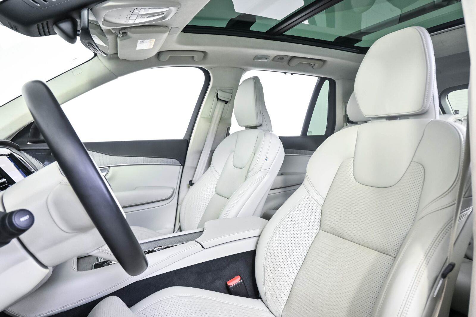 Certified 2024 Volvo XC90 T8 Ultimate w/ Lounge Package AWD/4WD image 5