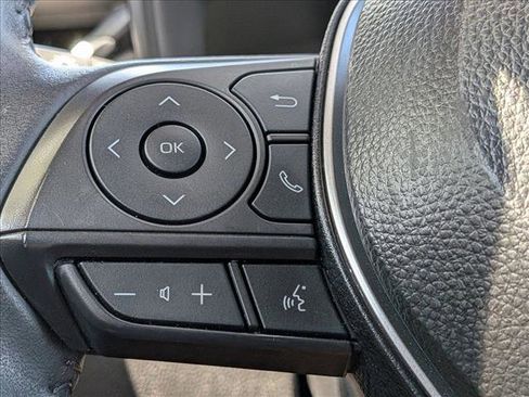 Used 2025 Toyota Corolla Cross LE image 12