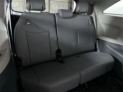 Used 2024 Toyota Sienna XLE image 28