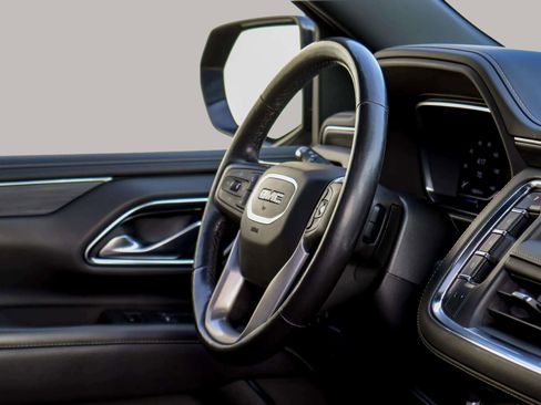 Used 2022 GMC Yukon XL SLT w/ SLT Premium Package image 40