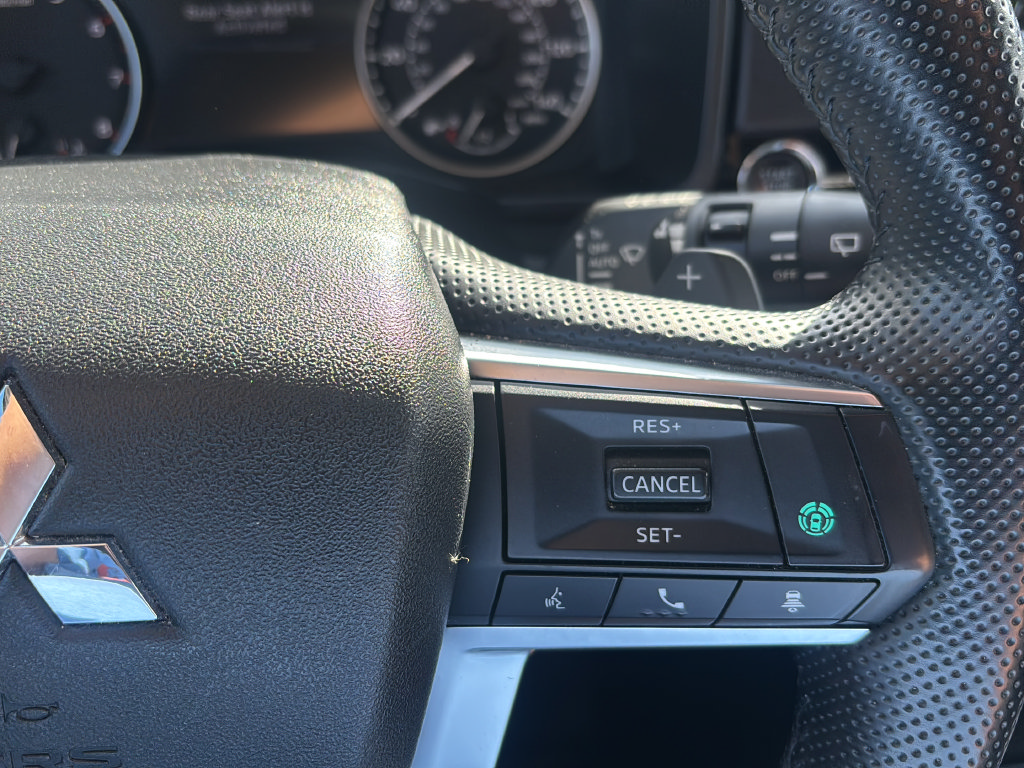 Used 2024 Mitsubishi Outlander AWD image 26