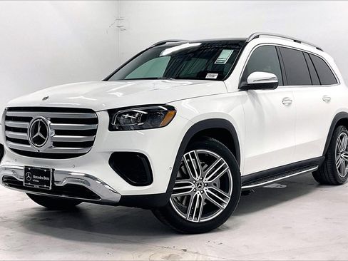 Used 2025 Mercedes-Benz GLS 450 4MATIC image 2