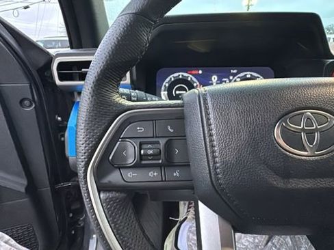 Used 2025 Toyota Tacoma TRD Off-Road image 18