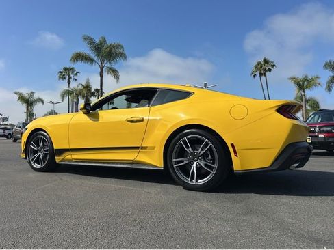 Used 2024 Ford Mustang Coupe RWD image 4