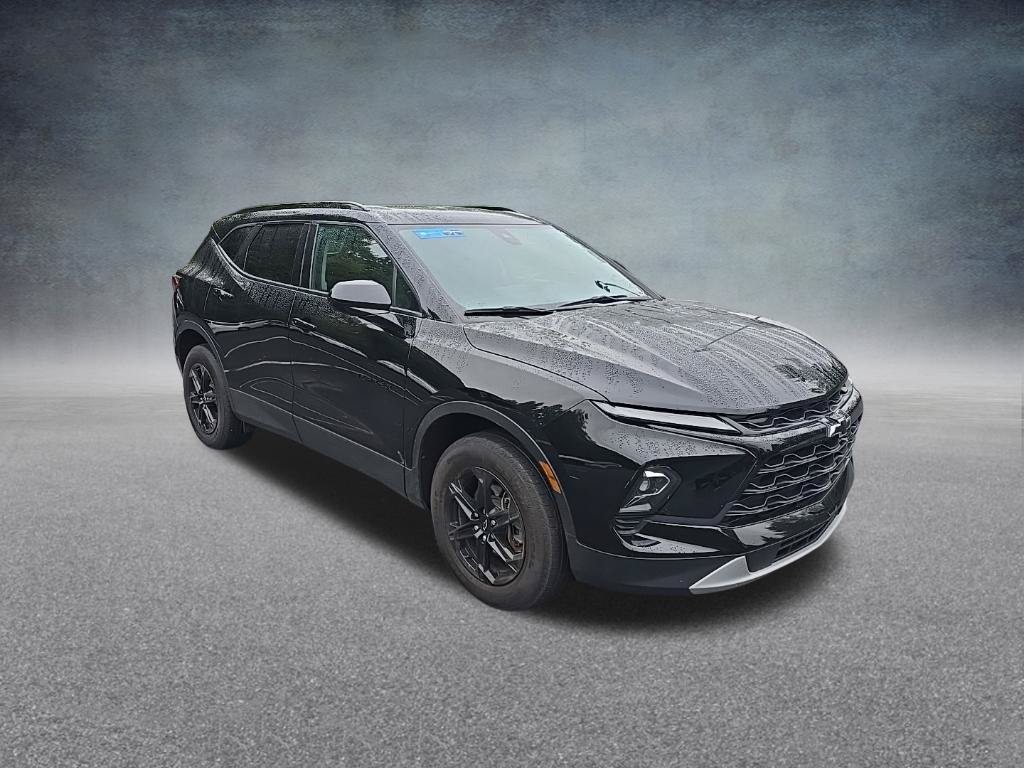 Used 2023 Chevrolet Blazer LT w/ Midnight/Sport Edition FWD image 2
