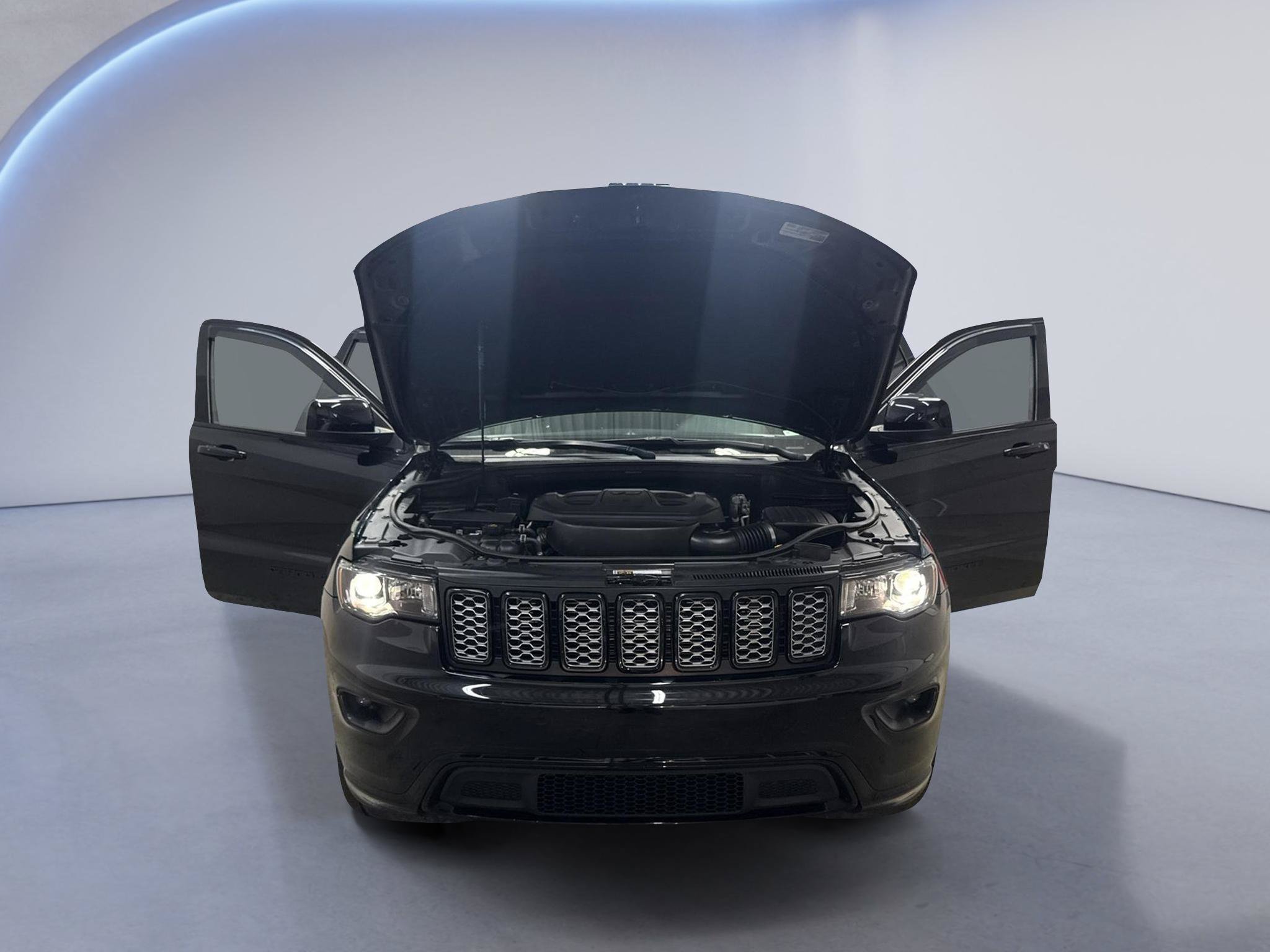 Used 2019 Jeep Grand Cherokee Altitude RWD image 10