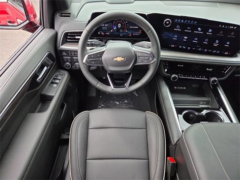 New 2025 Chevrolet Suburban Premier image 8