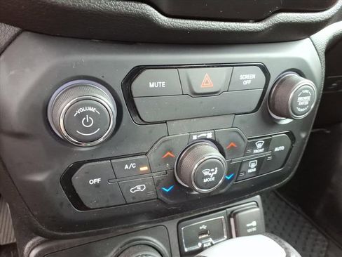 Certified 2018 Jeep Renegade Trailhawk w/ Cold Weather Group II AWD/4WD image 15