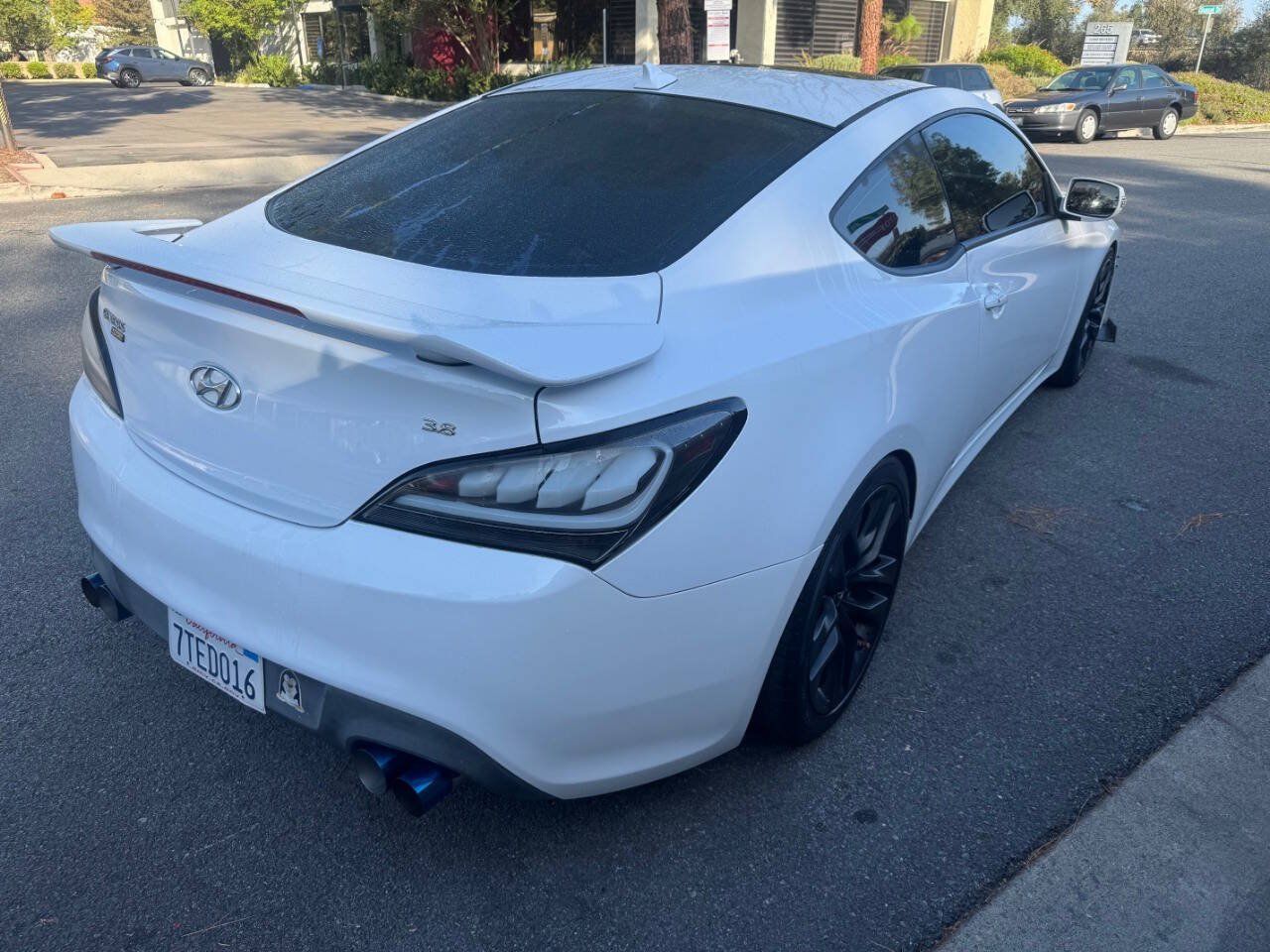 Used 2013 Hyundai Genesis 3.8 RWD image 3