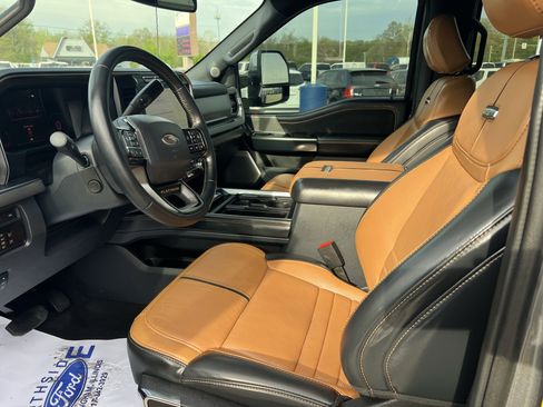 Used 2024 Ford F450 Platinum image 16