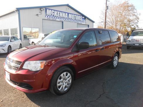 Used 2019 Dodge Grand Caravan SE image 5