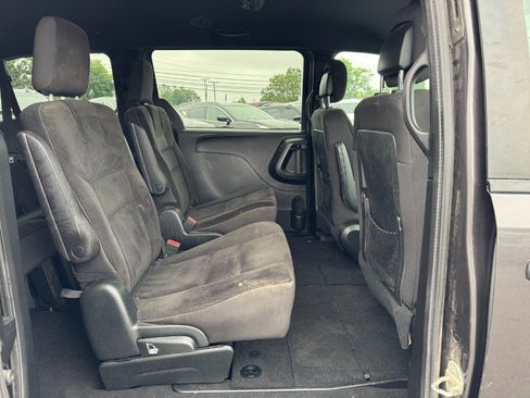 Used 2018 Dodge Grand Caravan SE FWD image 21