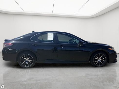 Used 2023 Toyota Camry SE FWD image 5