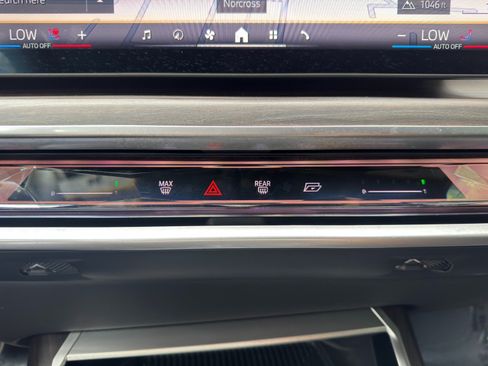 Used 2023 BMW i7 xDrive60 w/ Executive Package 2 AWD/4WD image 37