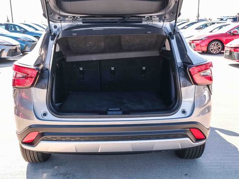 Used 2024 Chevrolet Trax LT w/ Driver Confidence Package FWD image 27