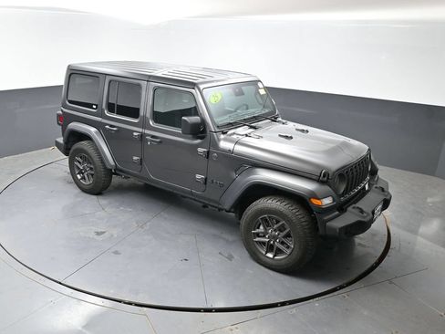 Used 2025 Jeep Wrangler Unlimited Sport AWD/4WD image 43