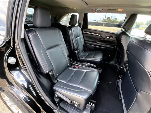 Used 2015 Toyota Highlander Limited Platinum image 19