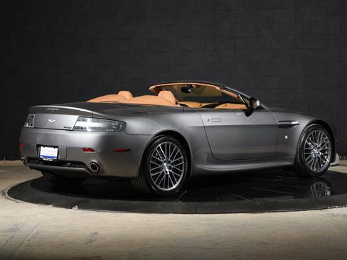 Used 2011 Aston Martin V8 Vantage Roadster RWD image 3