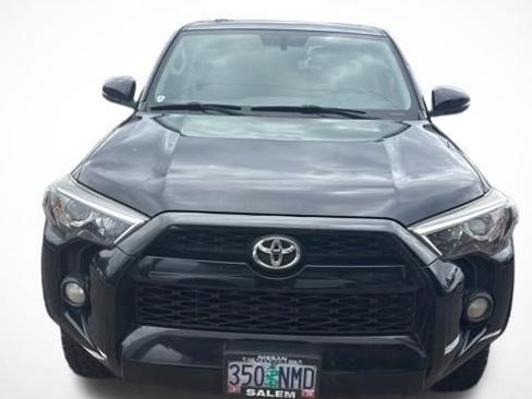 Used 2018 Toyota 4Runner SR5 Premium RWD image 2