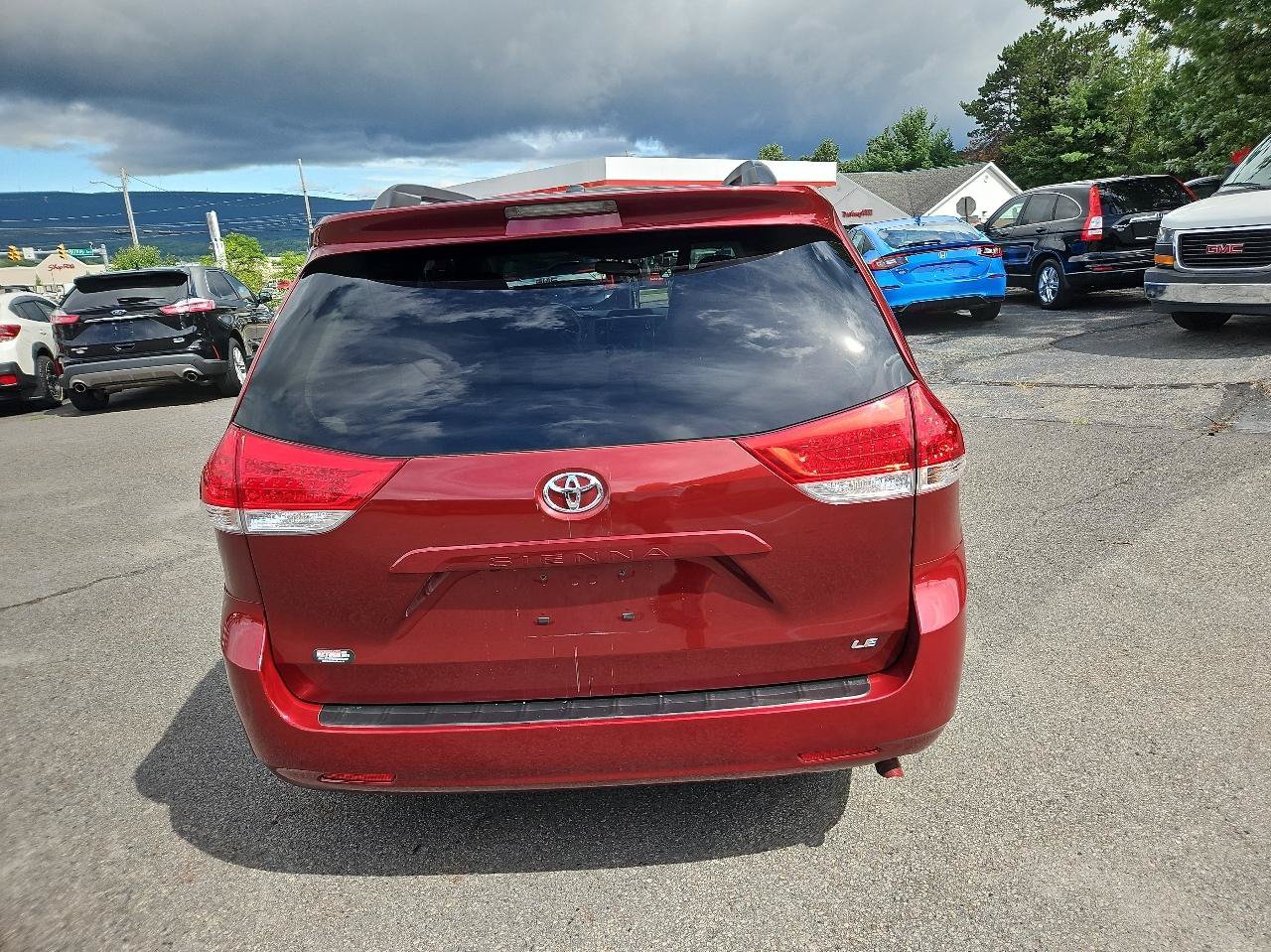 Used 2011 Toyota Sienna LE FWD image 4
