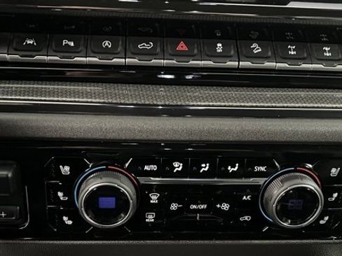 Used 2023 Chevrolet Silverado 1500 ZR2 image 39