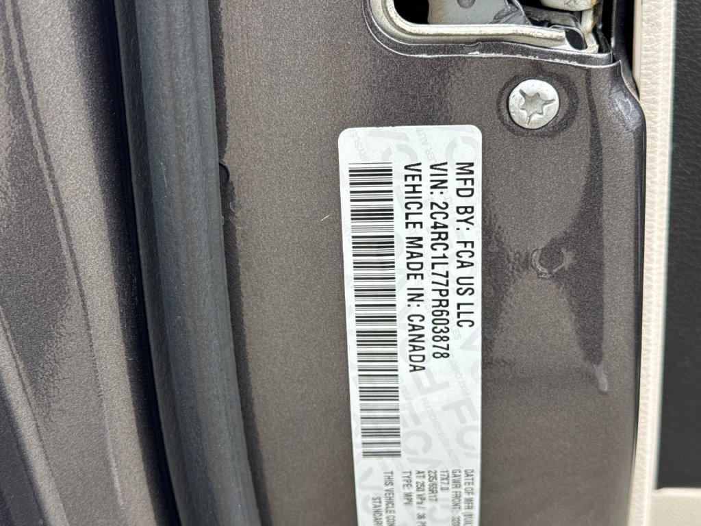 Used 2023 Chrysler Pacifica Touring-L FWD image 34