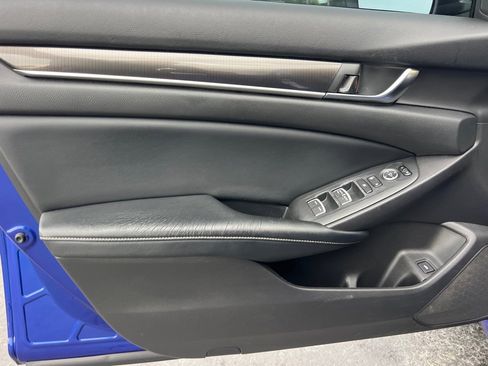 Used 2018 Honda Accord Sport image 11