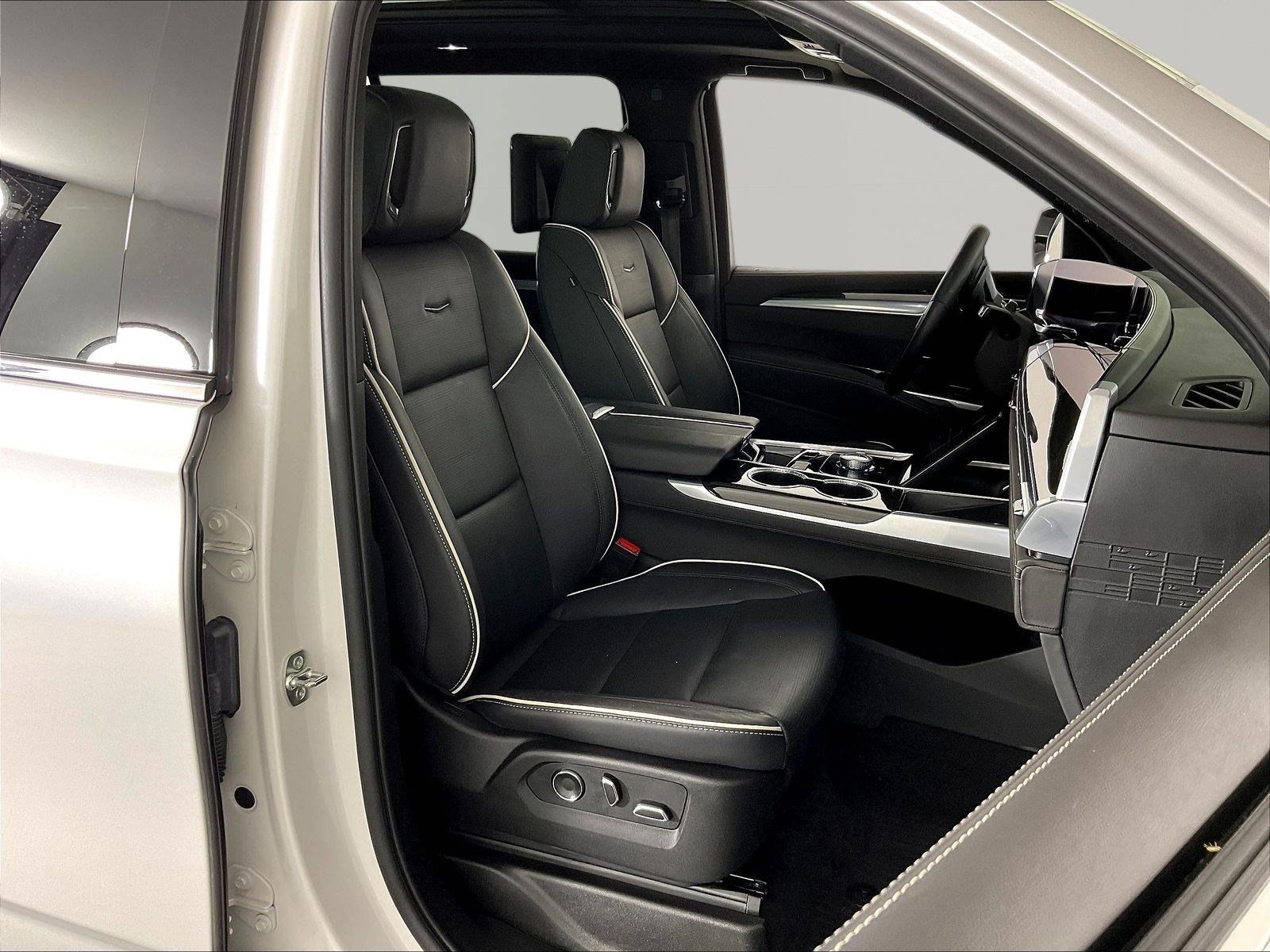 Used 2025 Cadillac Escalade ESV Premium Luxury w/ Touring Package AWD/4WD image 30