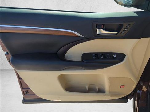 Used 2019 Toyota Highlander Limited image 7