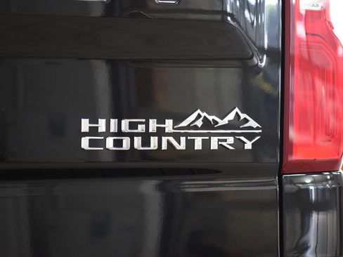 Used 2025 Chevrolet Silverado 1500 High Country w/ High Country Premium Package AWD/4WD image 23
