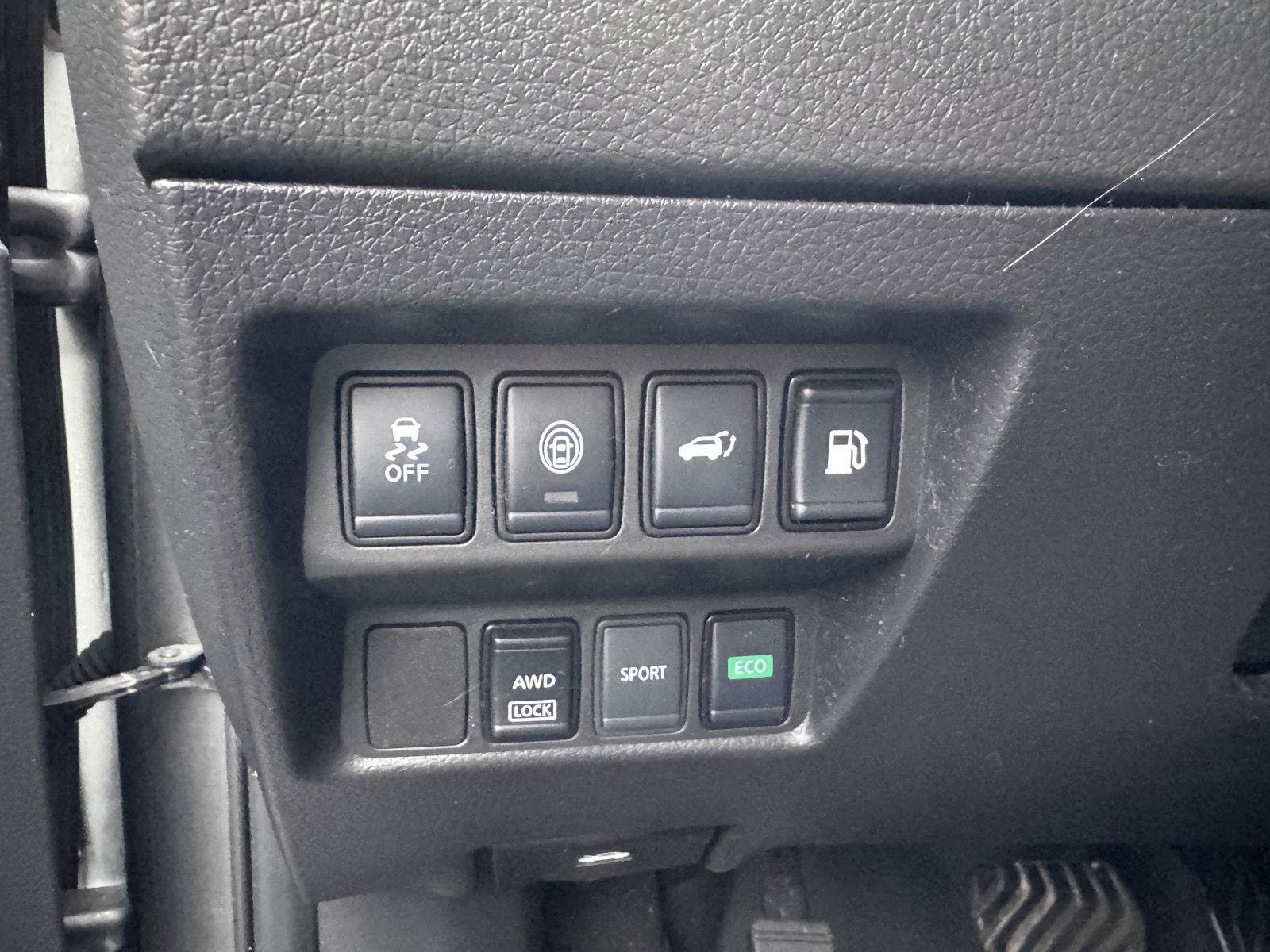 Used 2020 Nissan Rogue SV AWD/4WD image 14