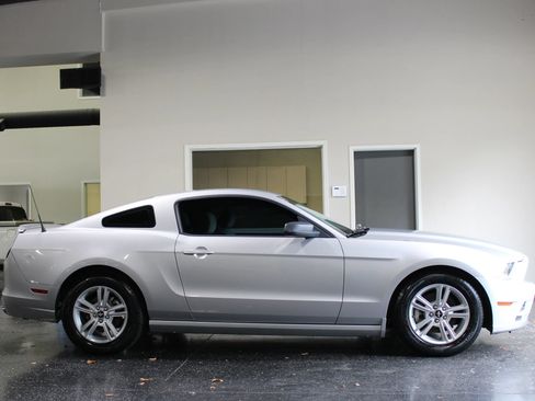 Used 2013 Ford Mustang Coupe RWD image 2