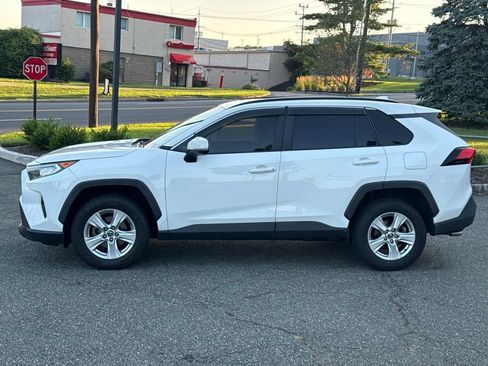 Used 2019 Toyota RAV4 XLE AWD/4WD image 4