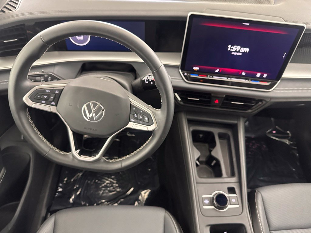 Used 2025 Volkswagen Tiguan SE AWD/4WD image 33