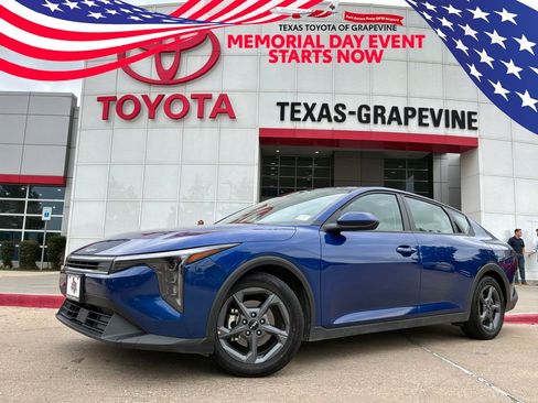 Used 2025 Kia K4 FWD image 1