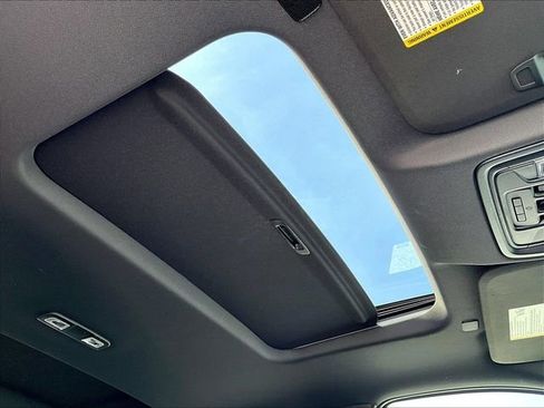 Used 2019 Chevrolet Silverado 1500 High Country w/ Technology Package image 22