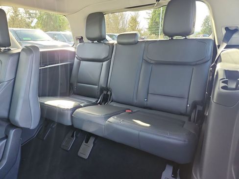 New 2026 Ford Expedition Active image 32