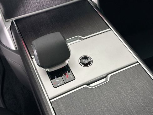 New 2025 Land Rover Range Rover Long Wheelbase SE image 9