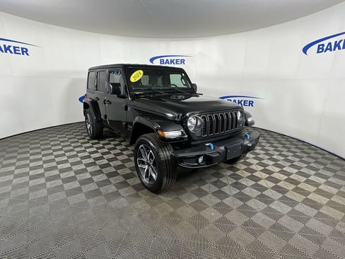 Used 2024 Jeep Wrangler Unlimited w/ Convenience Group AWD/4WD image 2