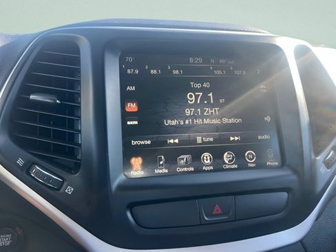 Used 2018 Jeep Cherokee Trailhawk AWD/4WD image 25
