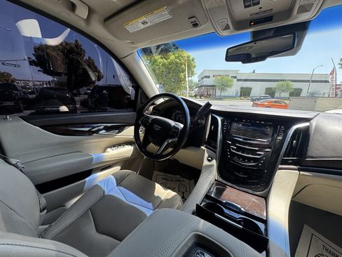Used 2016 Cadillac Escalade Luxury AWD/4WD image 37