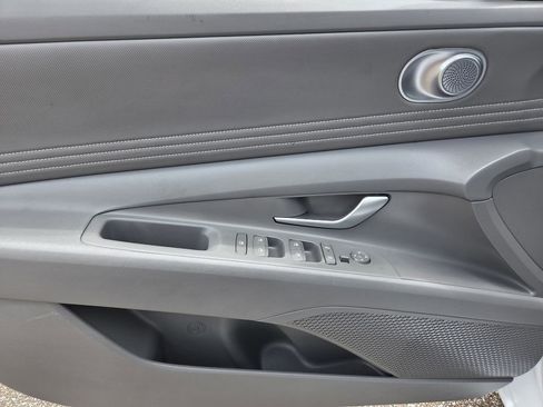 Used 2025 Hyundai Elantra SEL FWD image 21